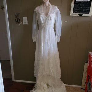 Vintage ILGWU Wedding Gown w/Ruffle Tail #12